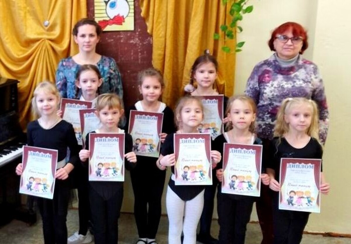Вручение дипломов первоклассникам