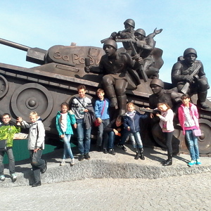 Возле памятника танкистам